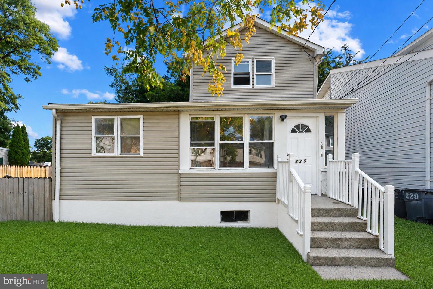 229 Parkinson Property Photo 3