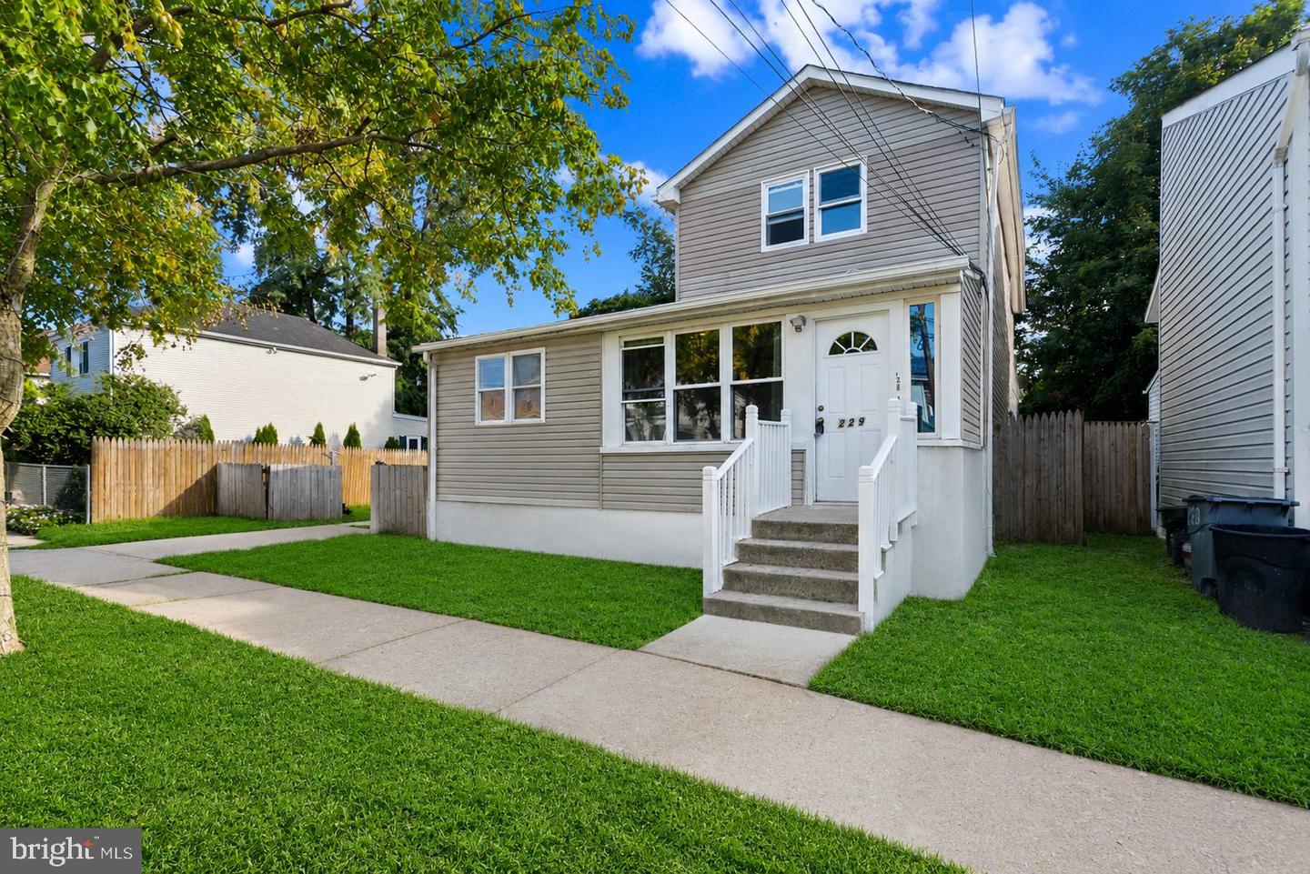 229 Parkinson Property Photo 5