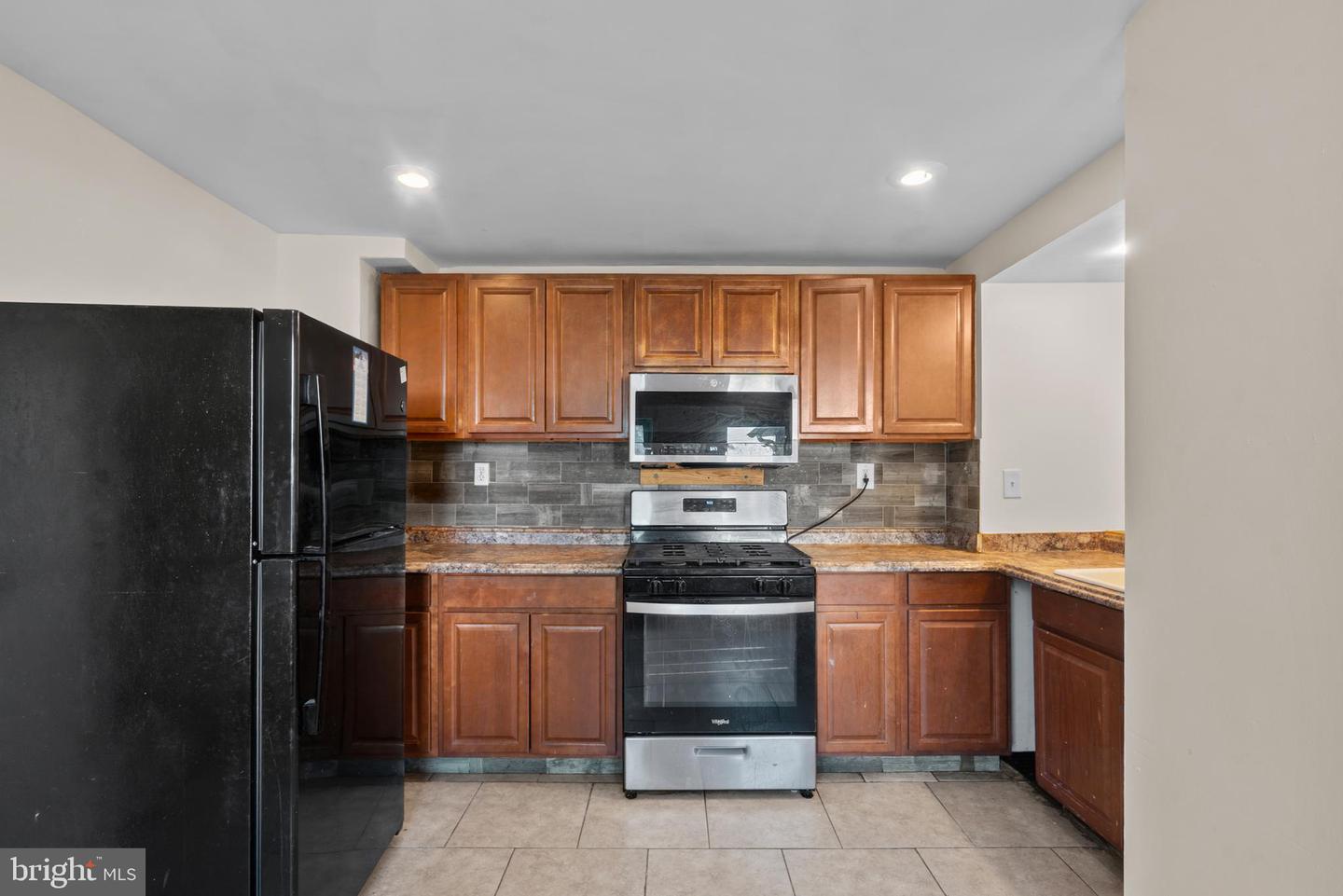 229 Parkinson Property Photo 6