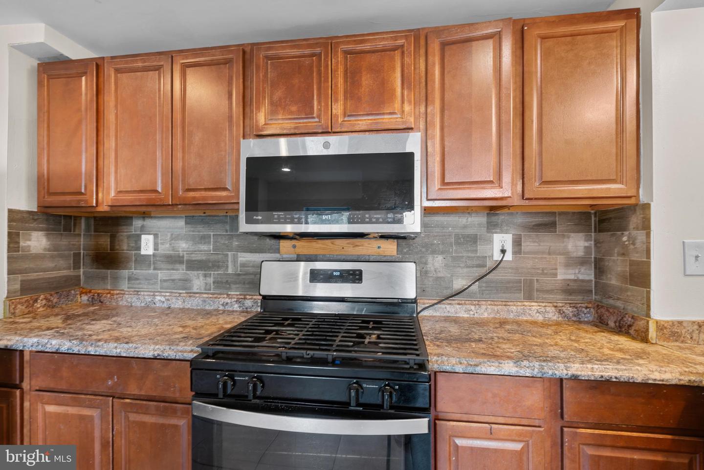 229 Parkinson Property Photo 7