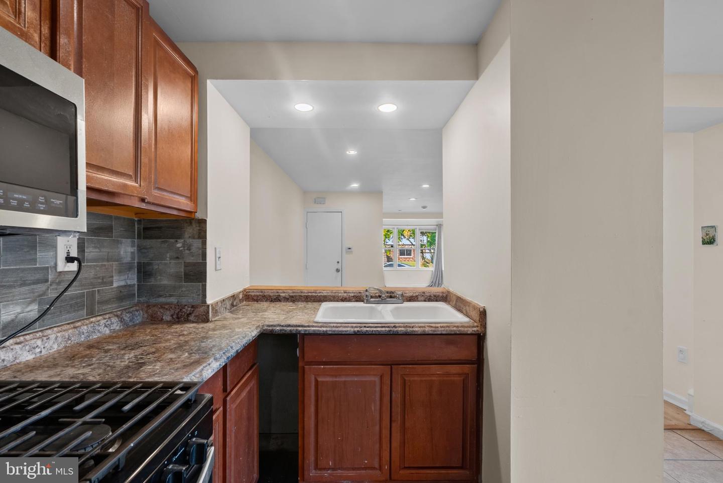 229 Parkinson Property Photo 8