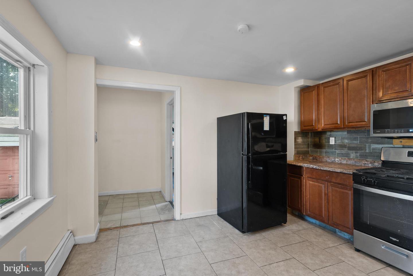229 Parkinson Property Photo 9