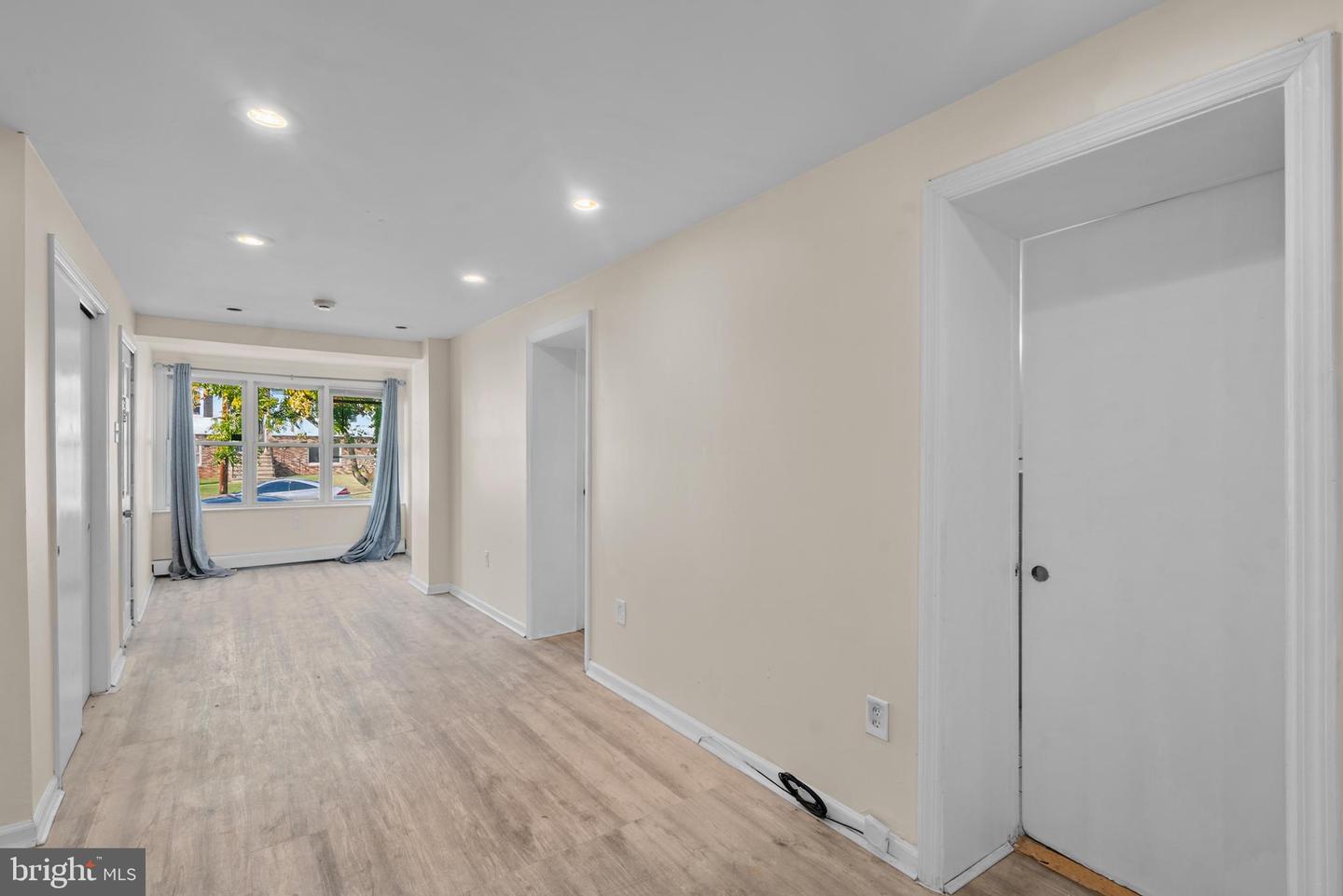 229 Parkinson Property Photo 16