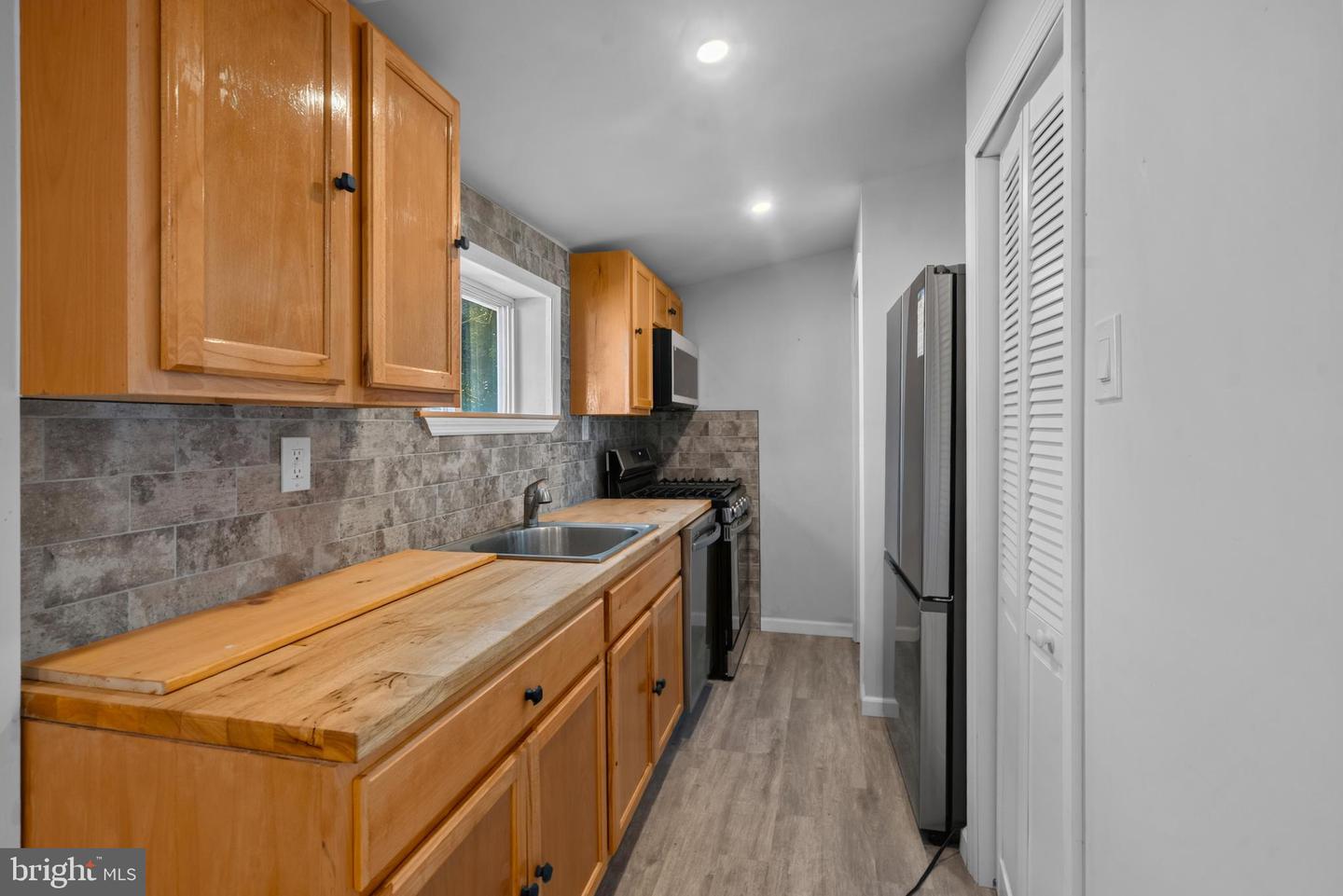 229 Parkinson Property Photo 23