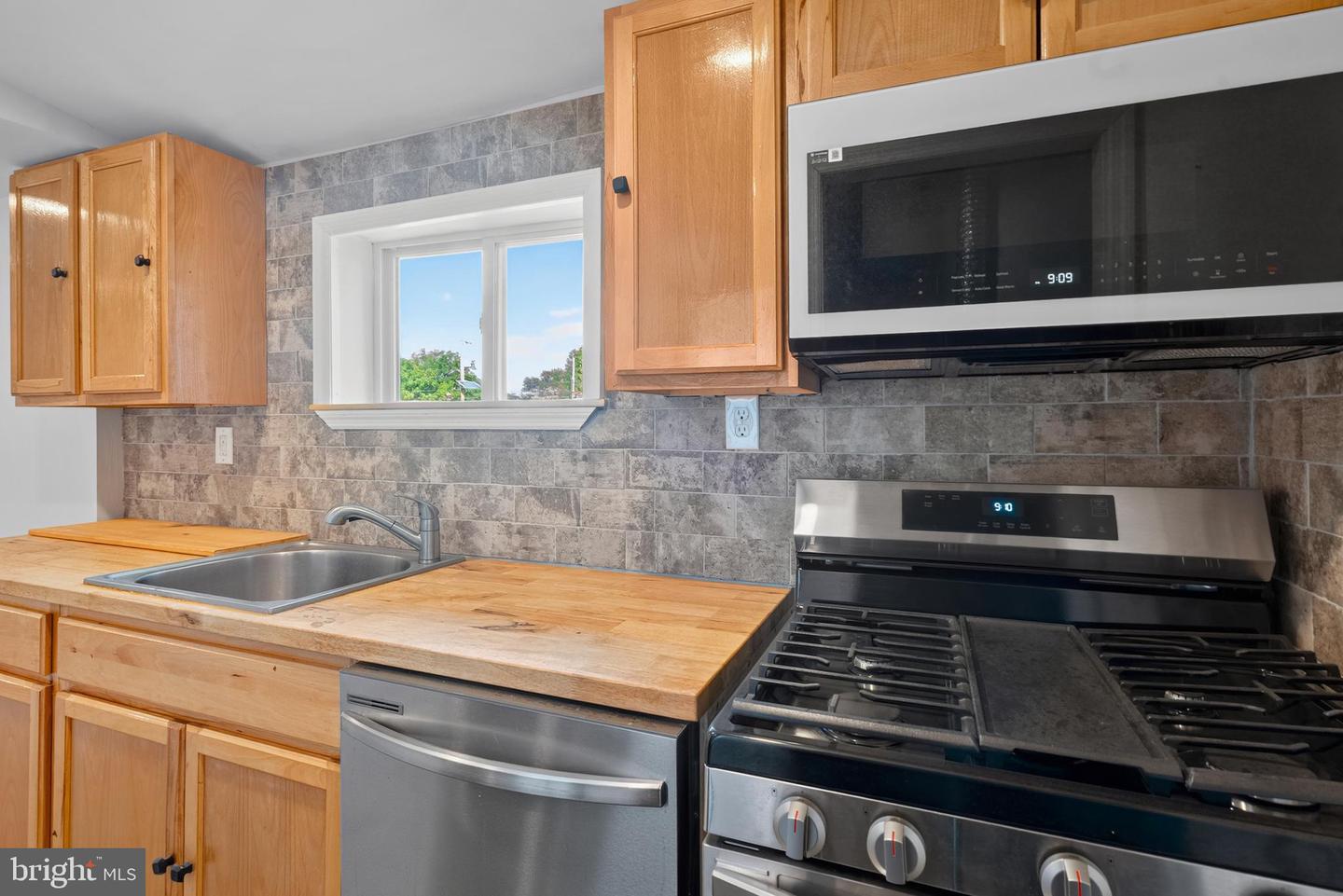 229 Parkinson Property Photo 25
