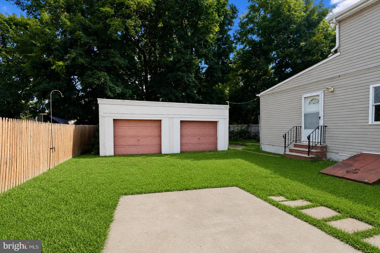 229 Parkinson Property Photo 41