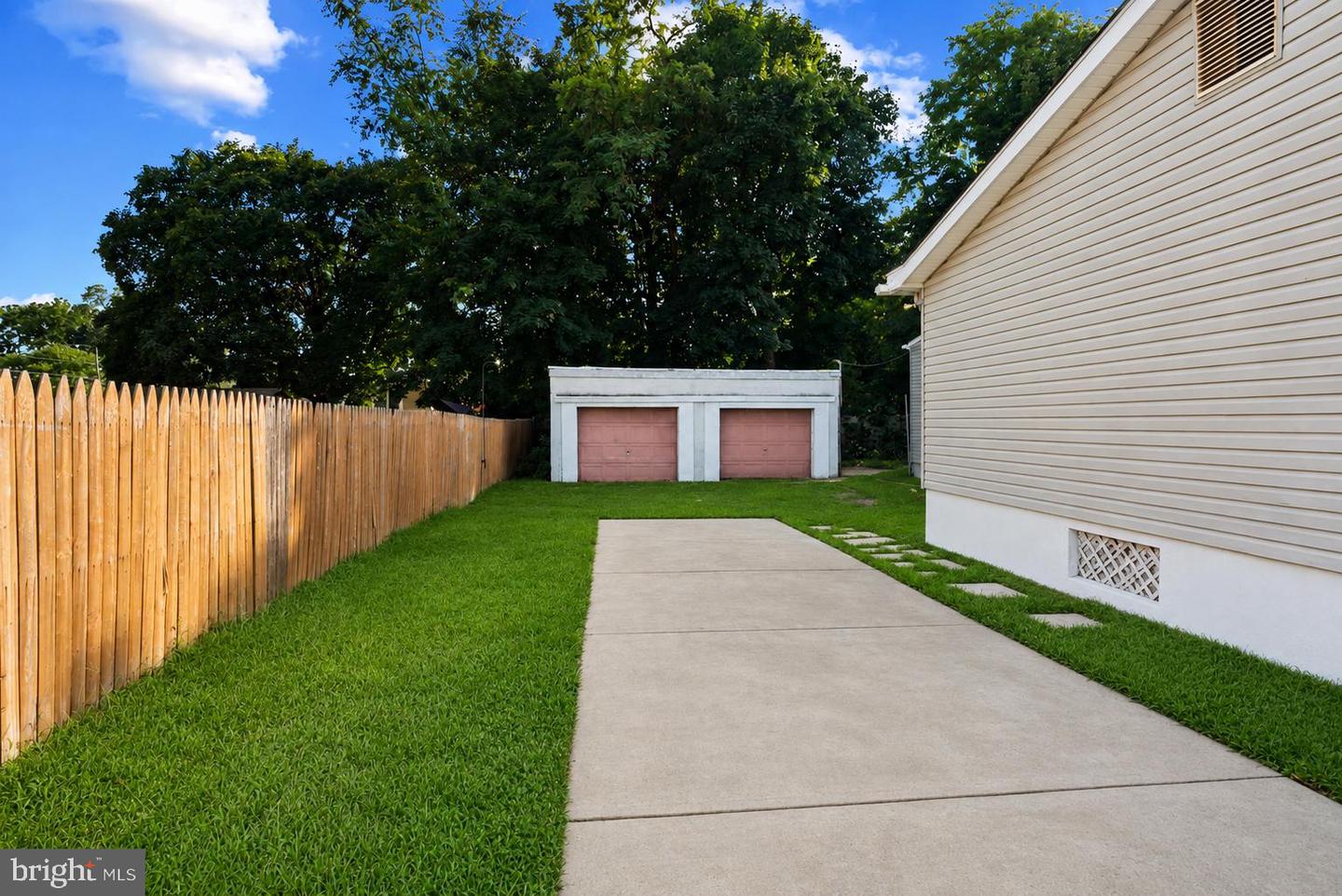 229 Parkinson Property Photo 42