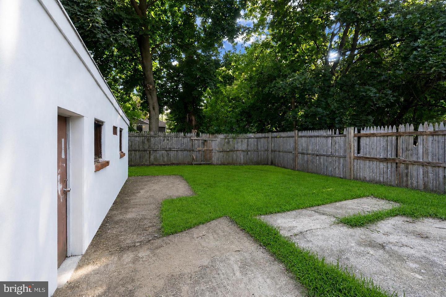 229 Parkinson Property Photo 44