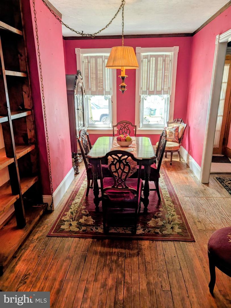 8 Jersey St Property Photo 4