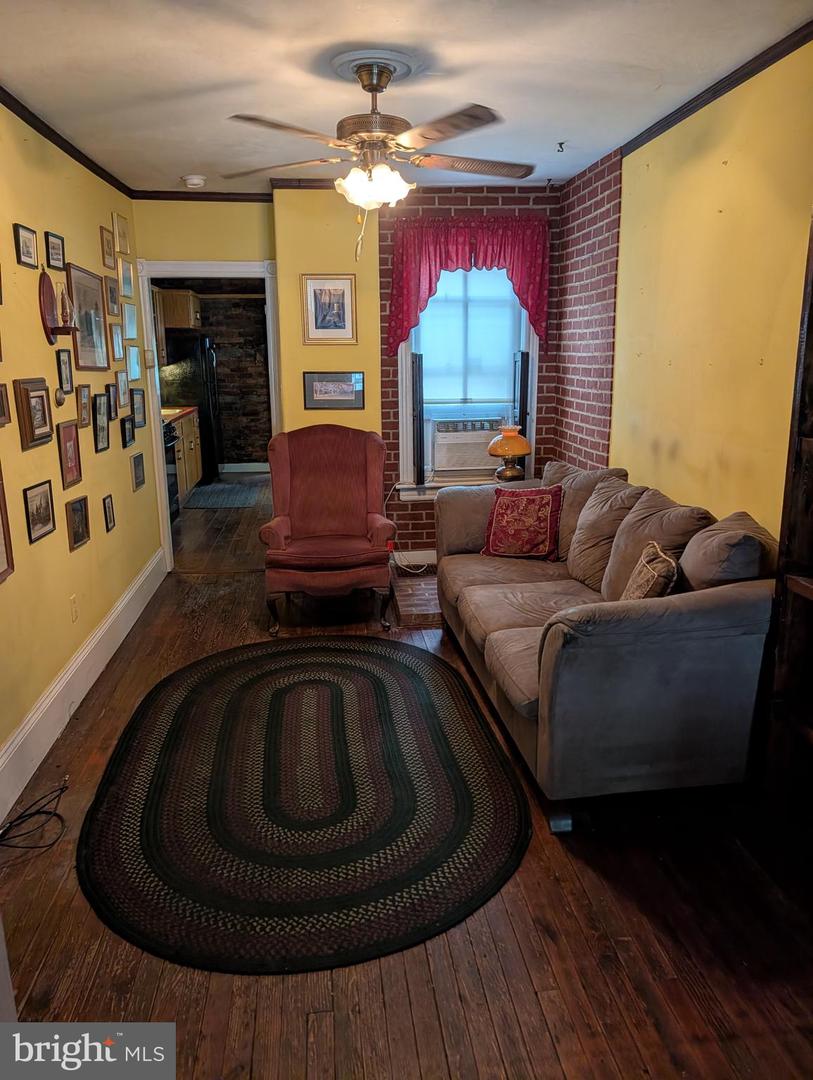 8 Jersey St Property Photo 5