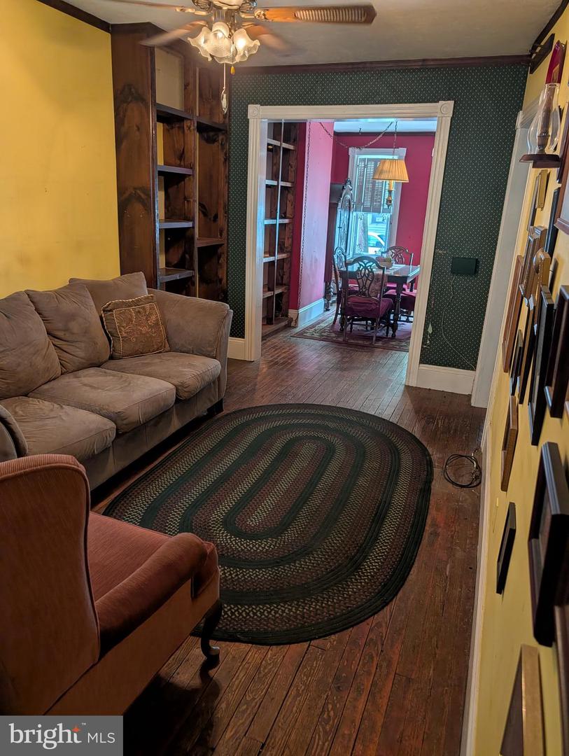 8 Jersey St Property Photo 6