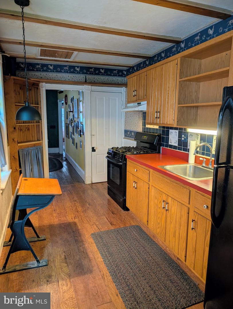 8 Jersey St Property Photo 8