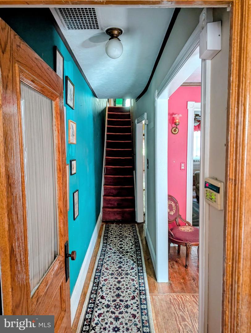 8 Jersey St Property Photo 12
