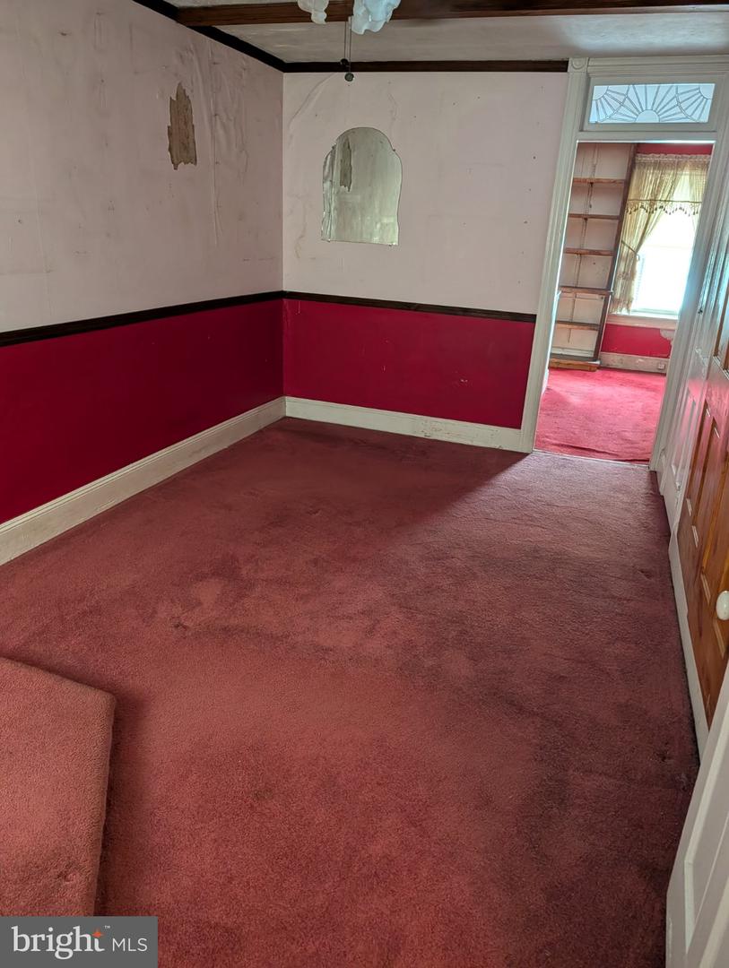 8 Jersey St Property Photo 14