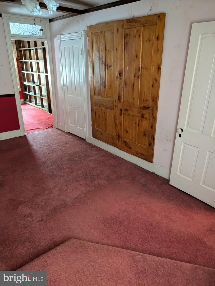 8 Jersey St Property Photo 15