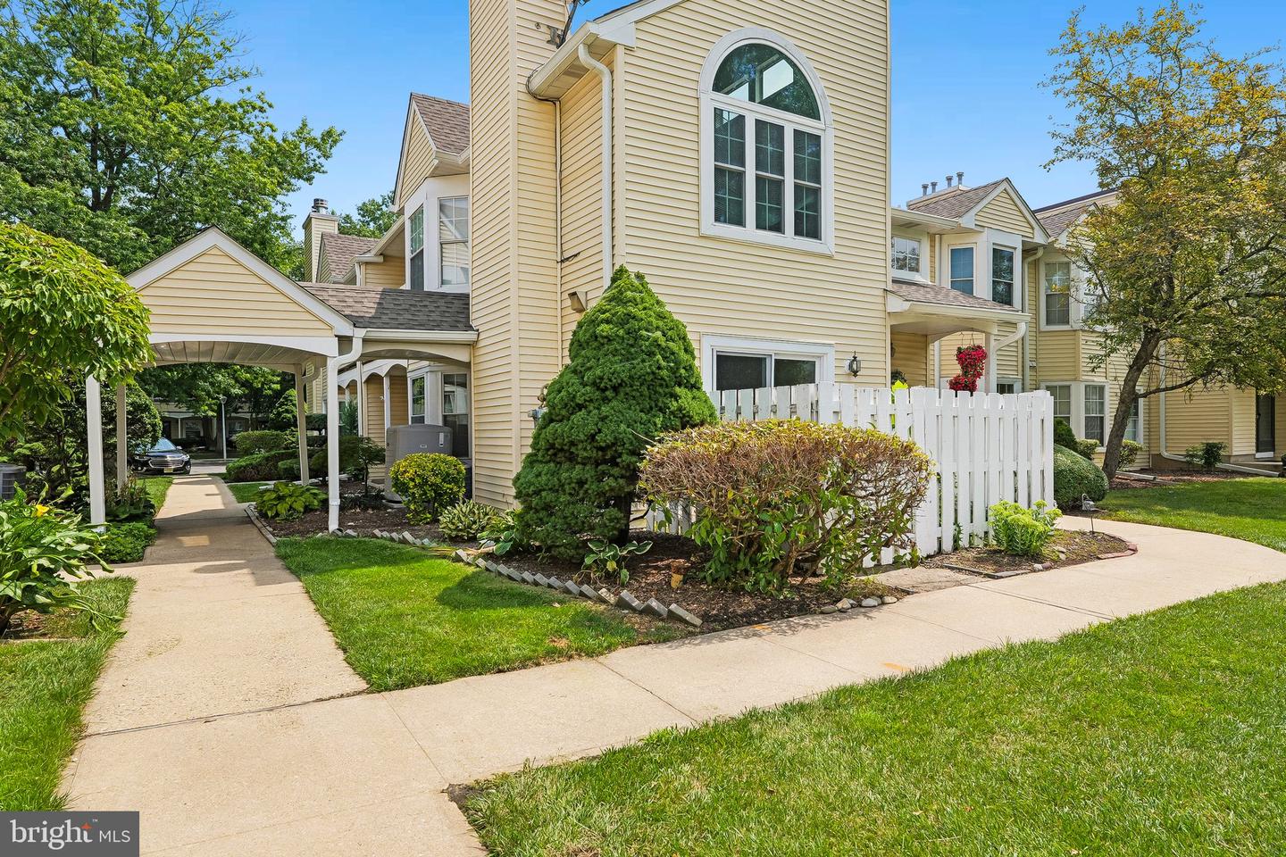 70 Mill Run W #70 Property Photo 1