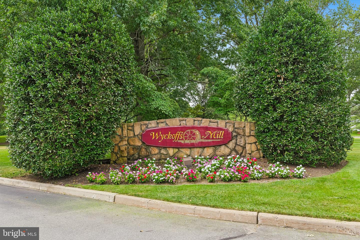 70 Mill Run W #70 Property Photo 65