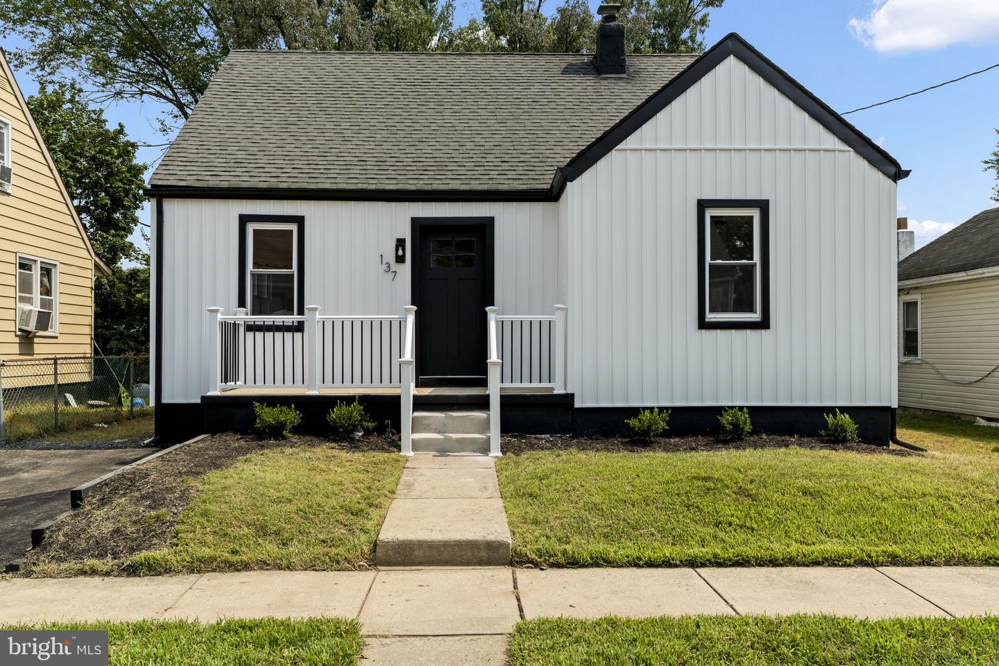 137 ARDSLEY AVE Property Photo 1