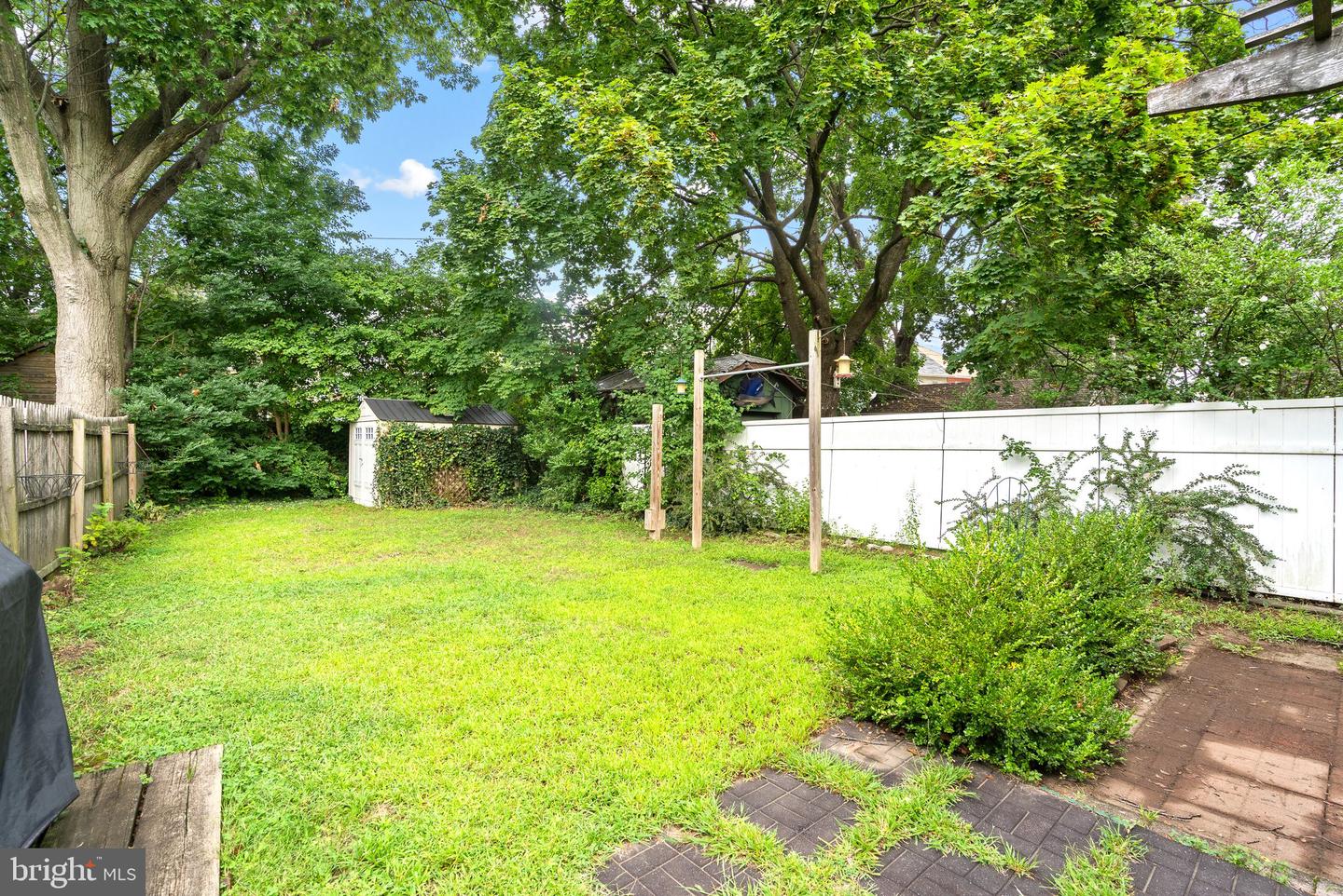 220 Hollywood Dr Property Photo 6