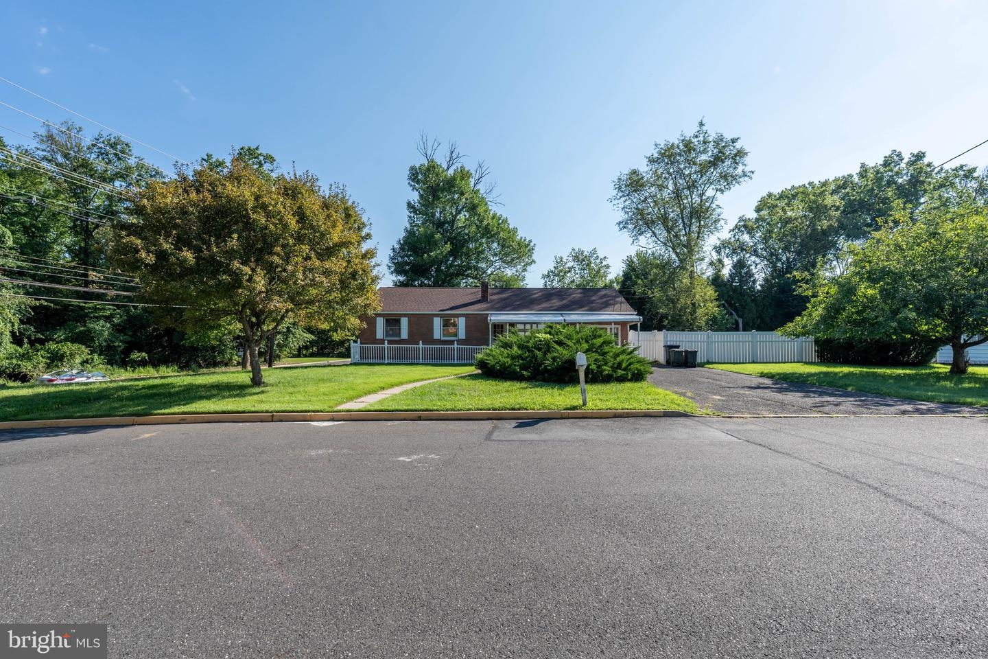 360 HOLLOWBROOK Property Photo 1