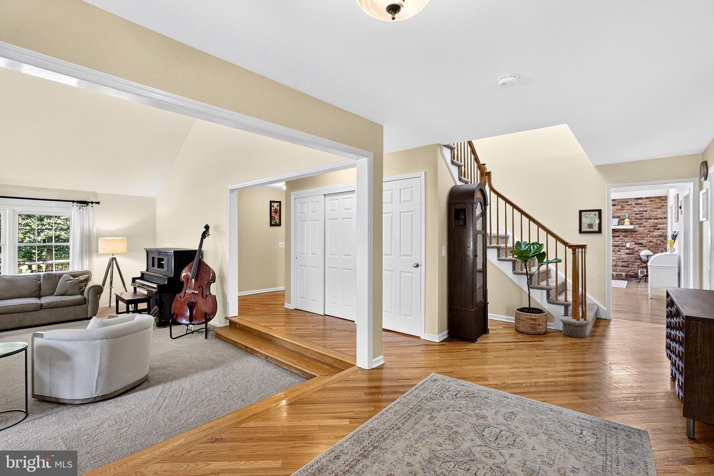 2 Mark Cermele Ct Property Photo 2
