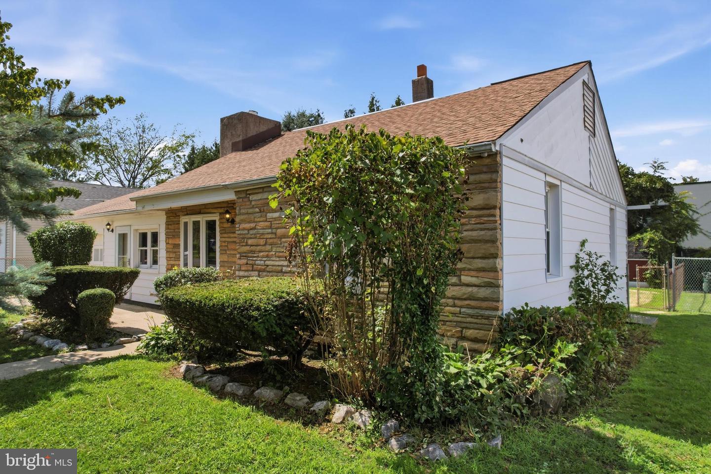 56 Benson Ave Property Photo 3