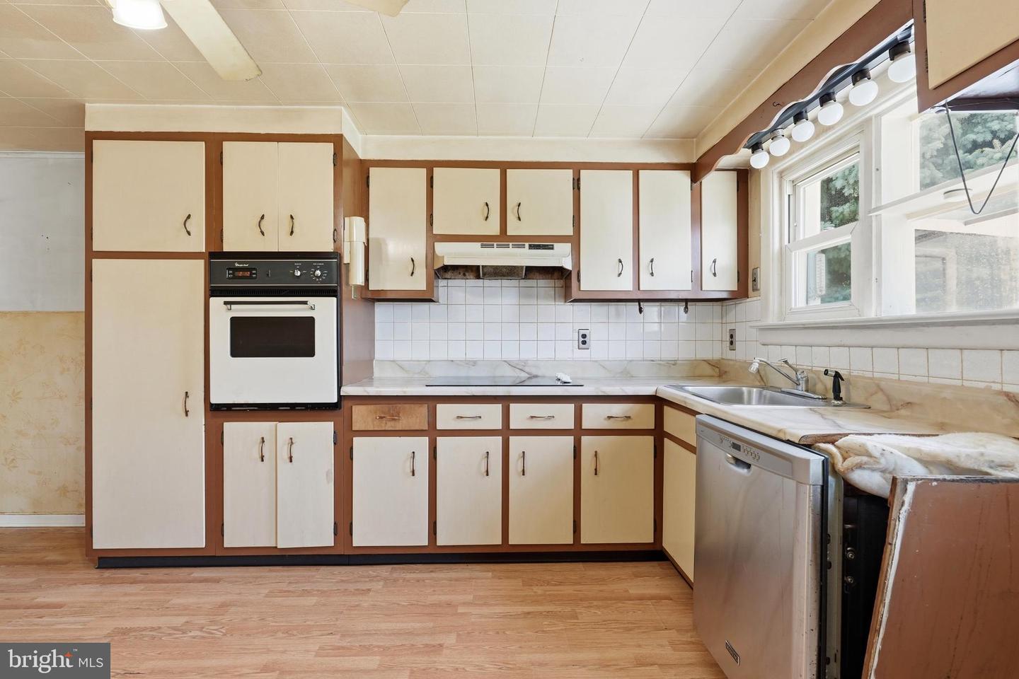 56 Benson Ave Property Photo 12