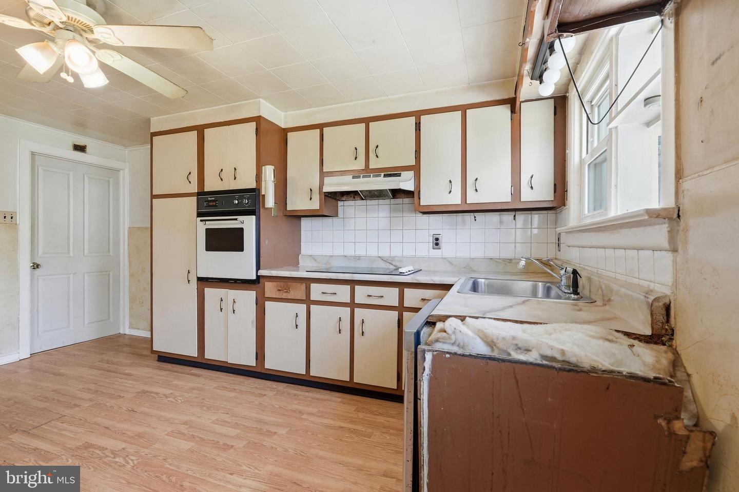 56 Benson Ave Property Photo 13