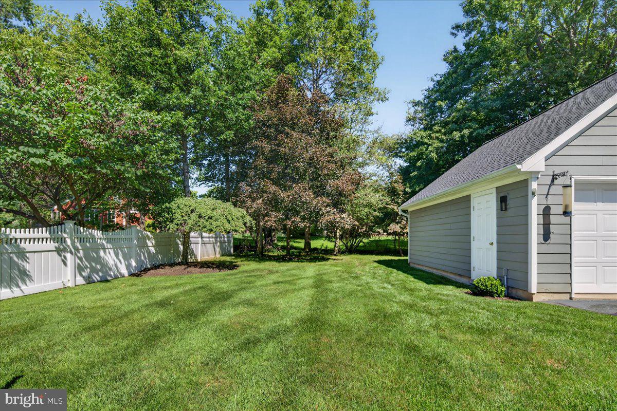 17-b E Curlis Ave Property Photo 53