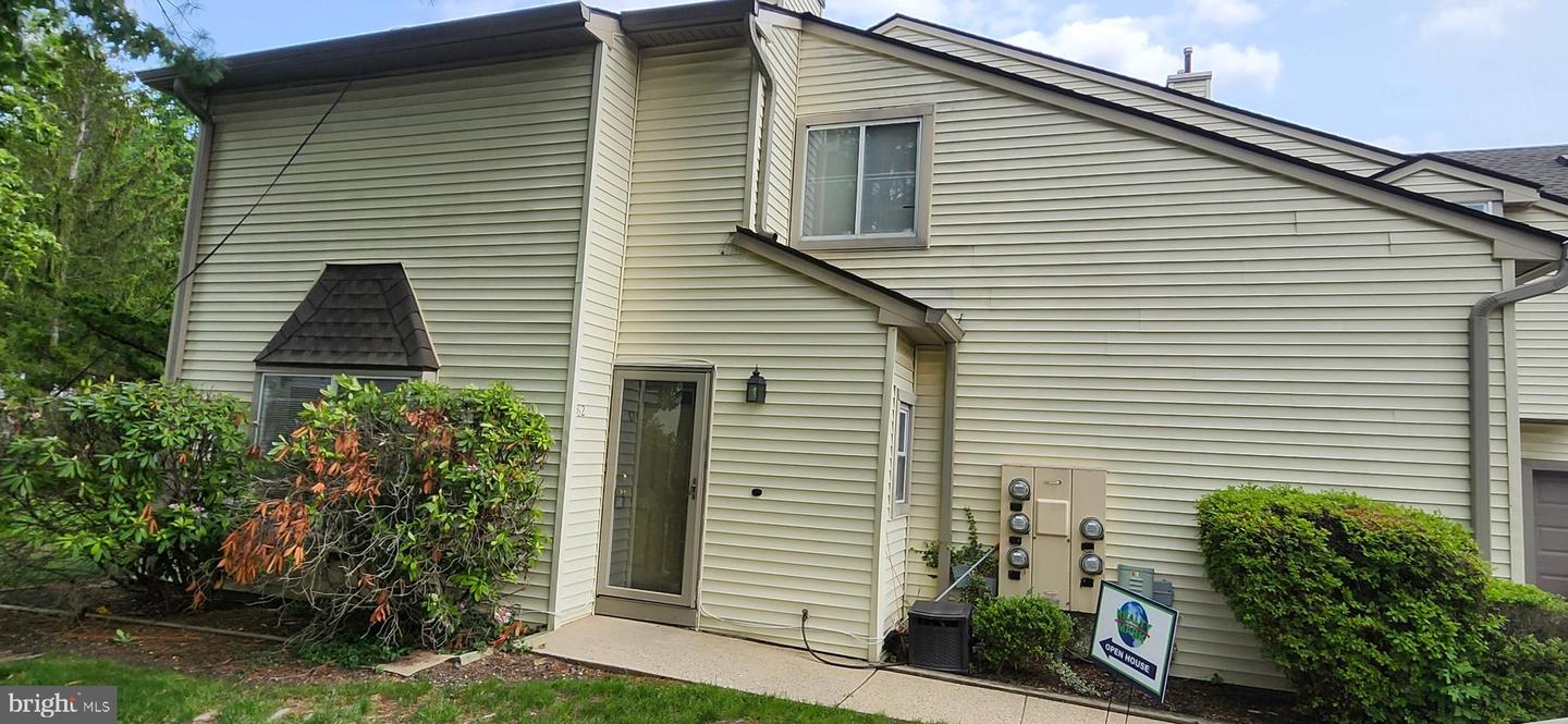 82 Chatham Ct Property Photo 2