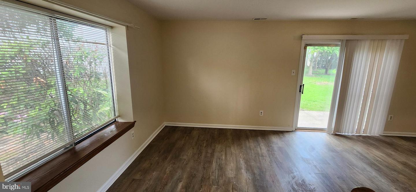 82 Chatham Ct Property Photo 6