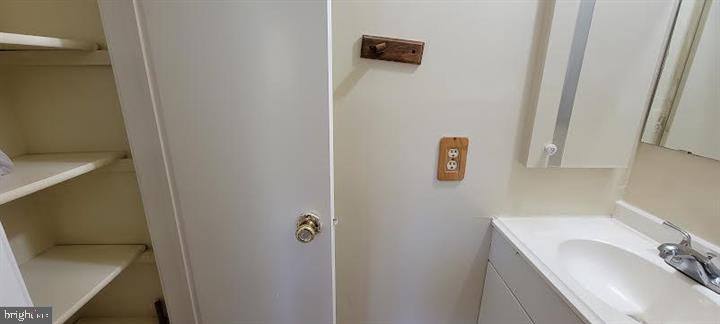 82 Chatham Ct Property Photo 27