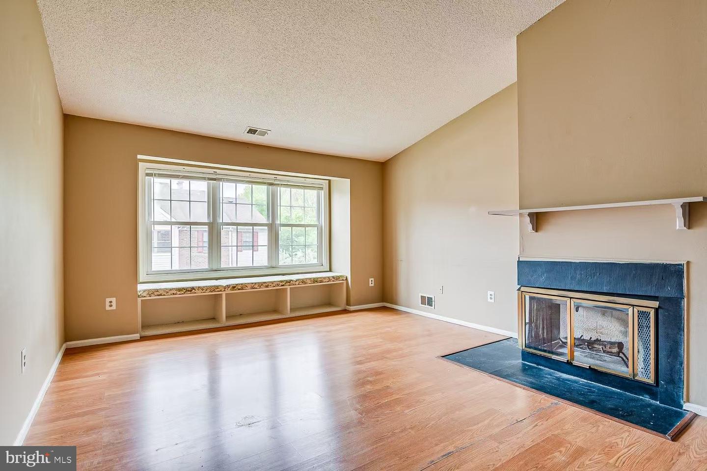 24 CHAMBERLIN CT Property Photo 1