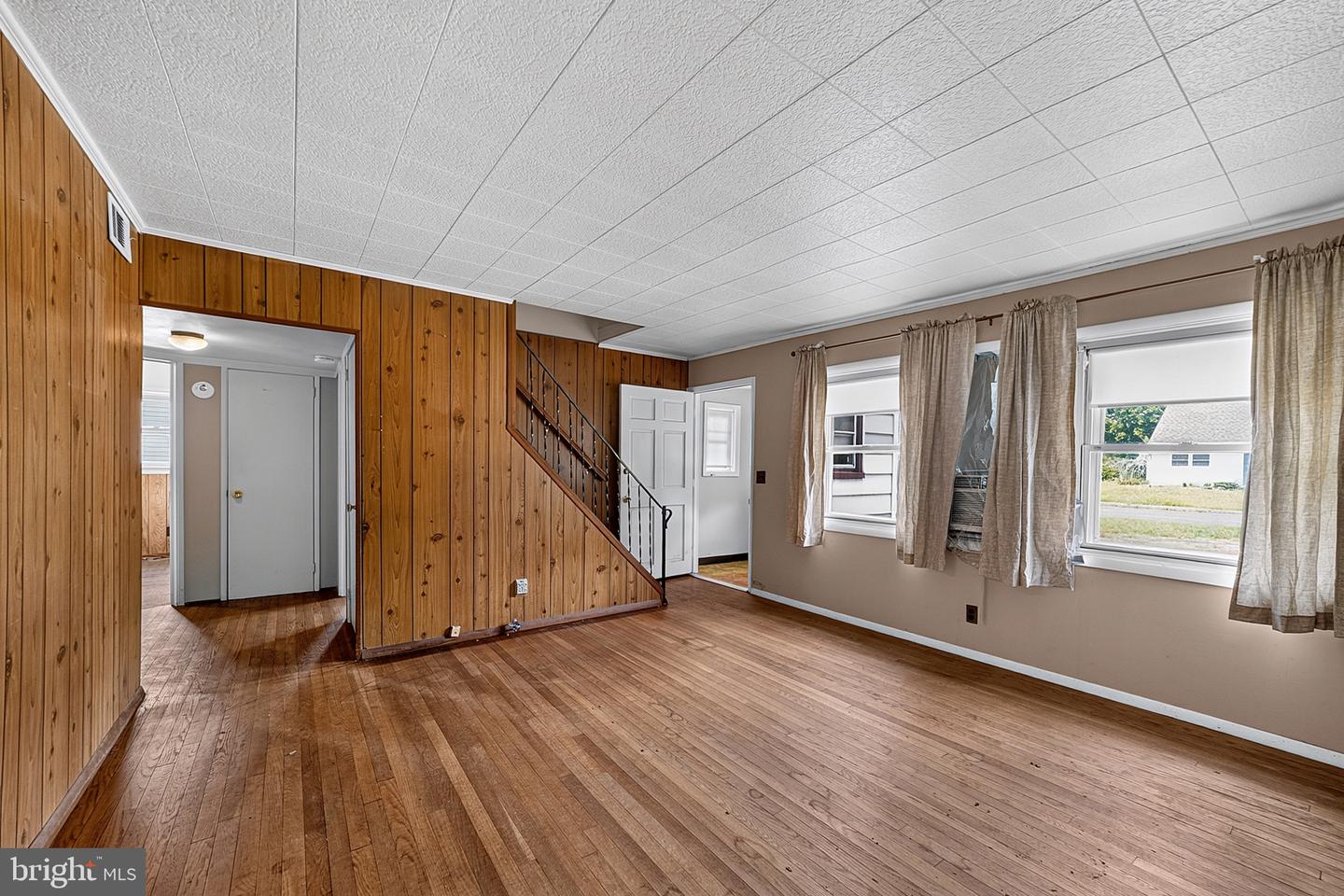 46 Dunmore Ave Property Photo 6
