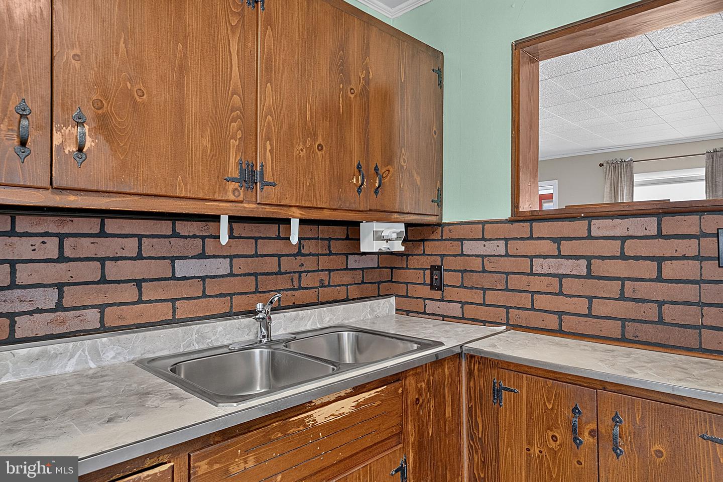 46 Dunmore Ave Property Photo 9