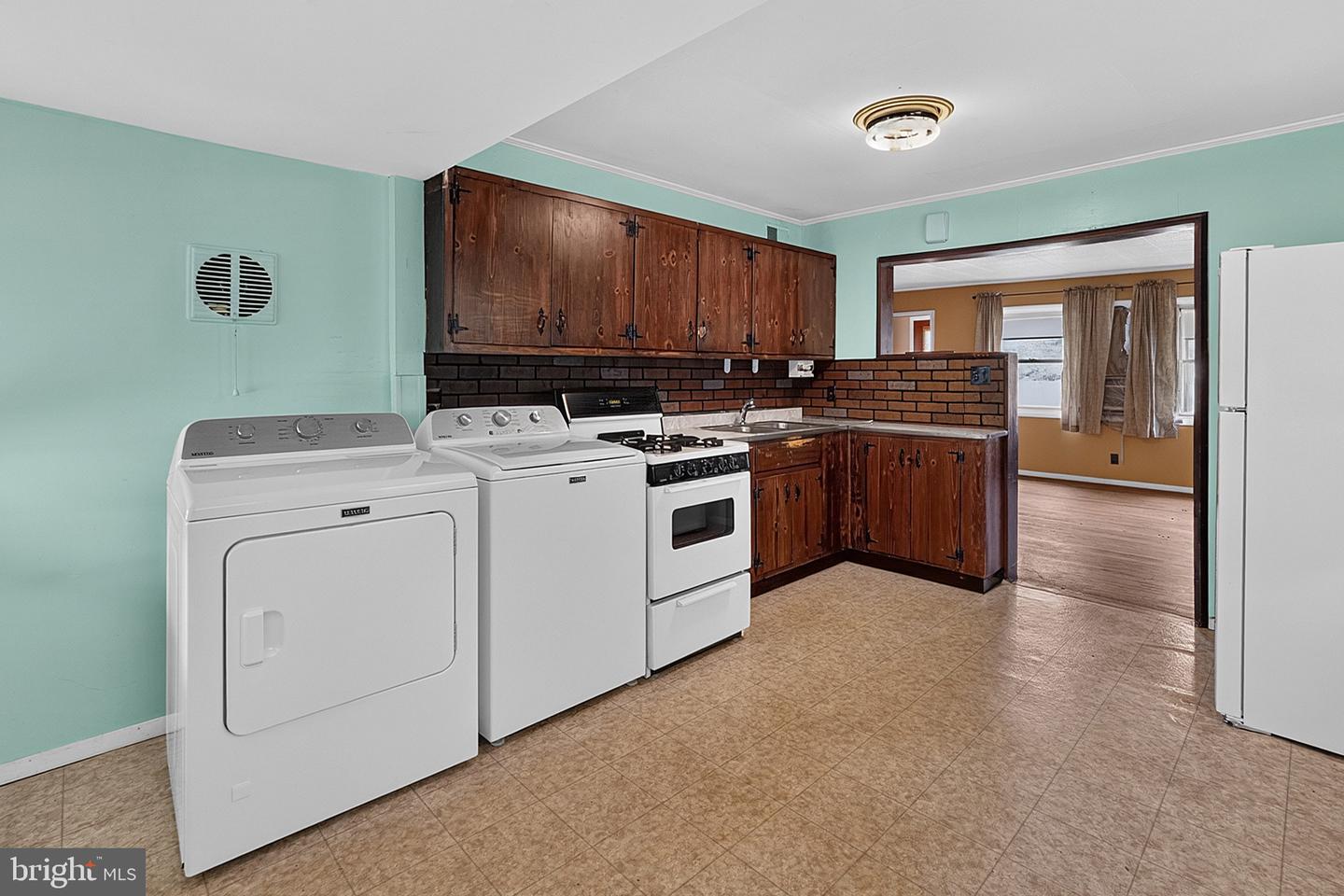 46 Dunmore Ave Property Photo 10