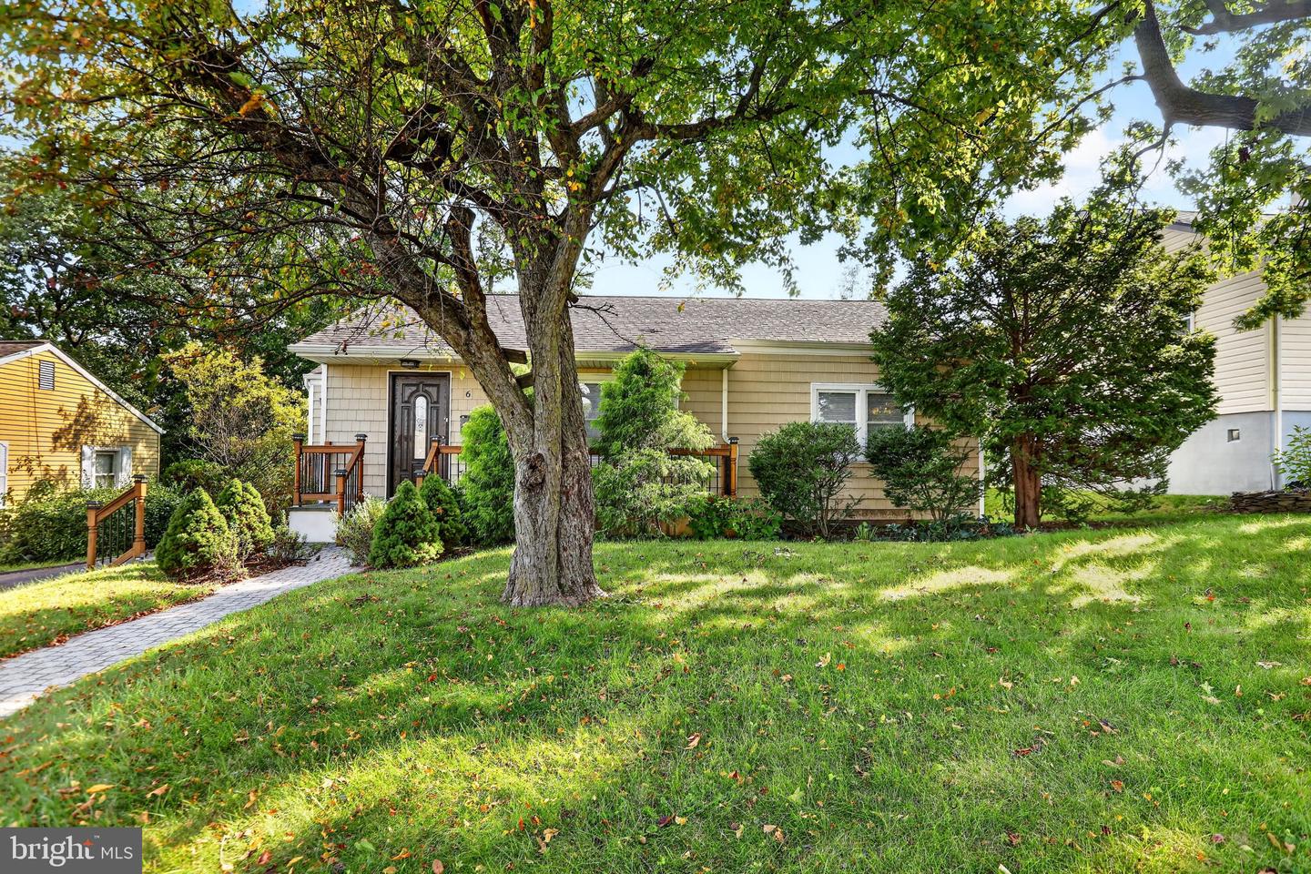 6 CONOVER AVE Property Photo 1