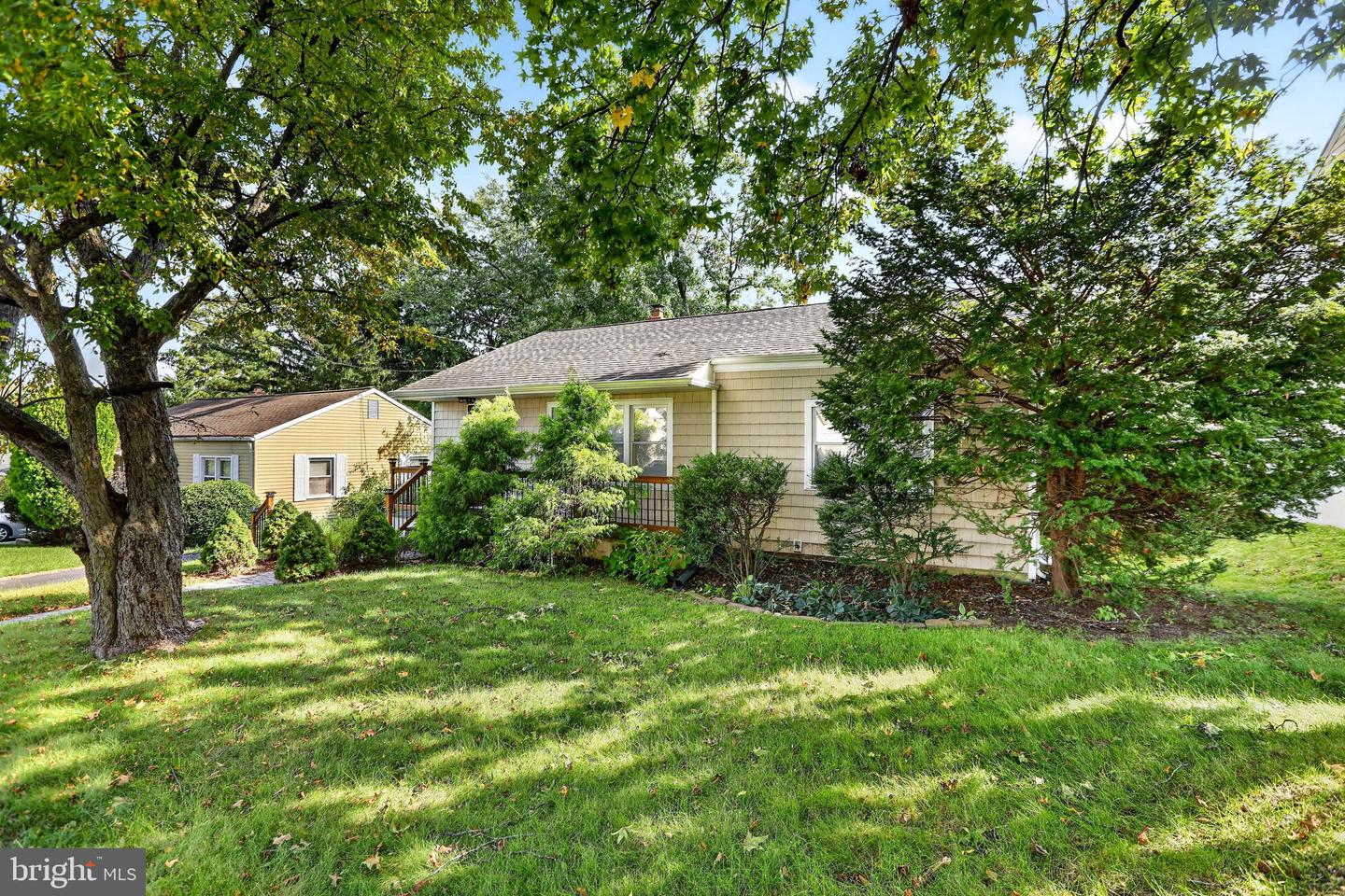 6 Conover Ave Property Photo 3