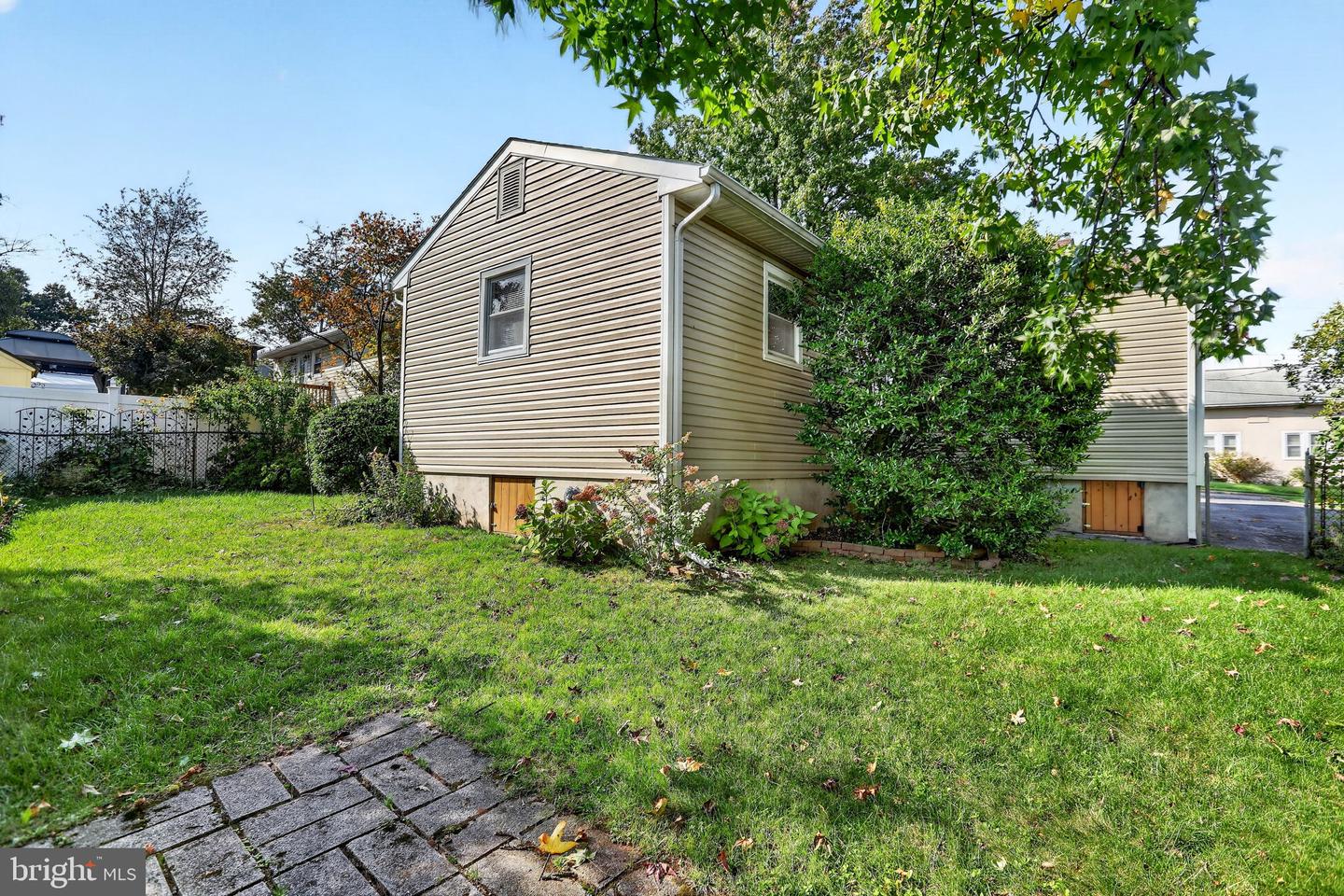 6 Conover Ave Property Photo 4