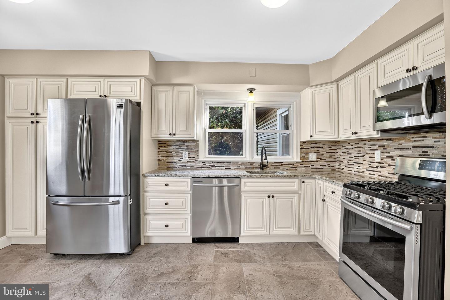 6 Conover Ave Property Photo 6