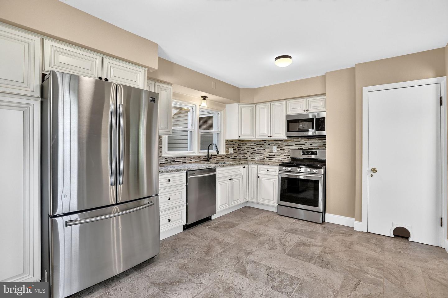 6 Conover Ave Property Photo 7