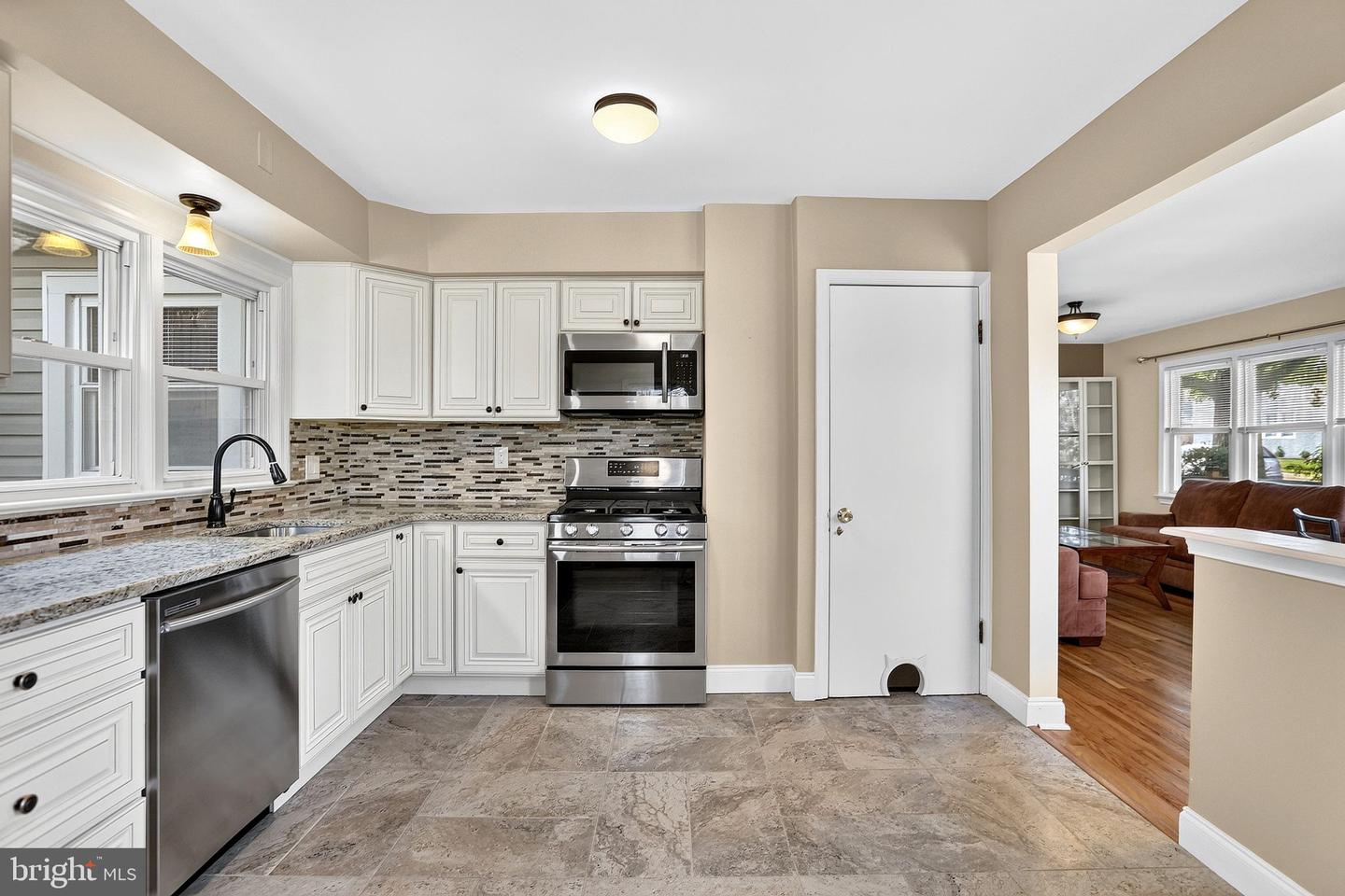 6 Conover Ave Property Photo 8