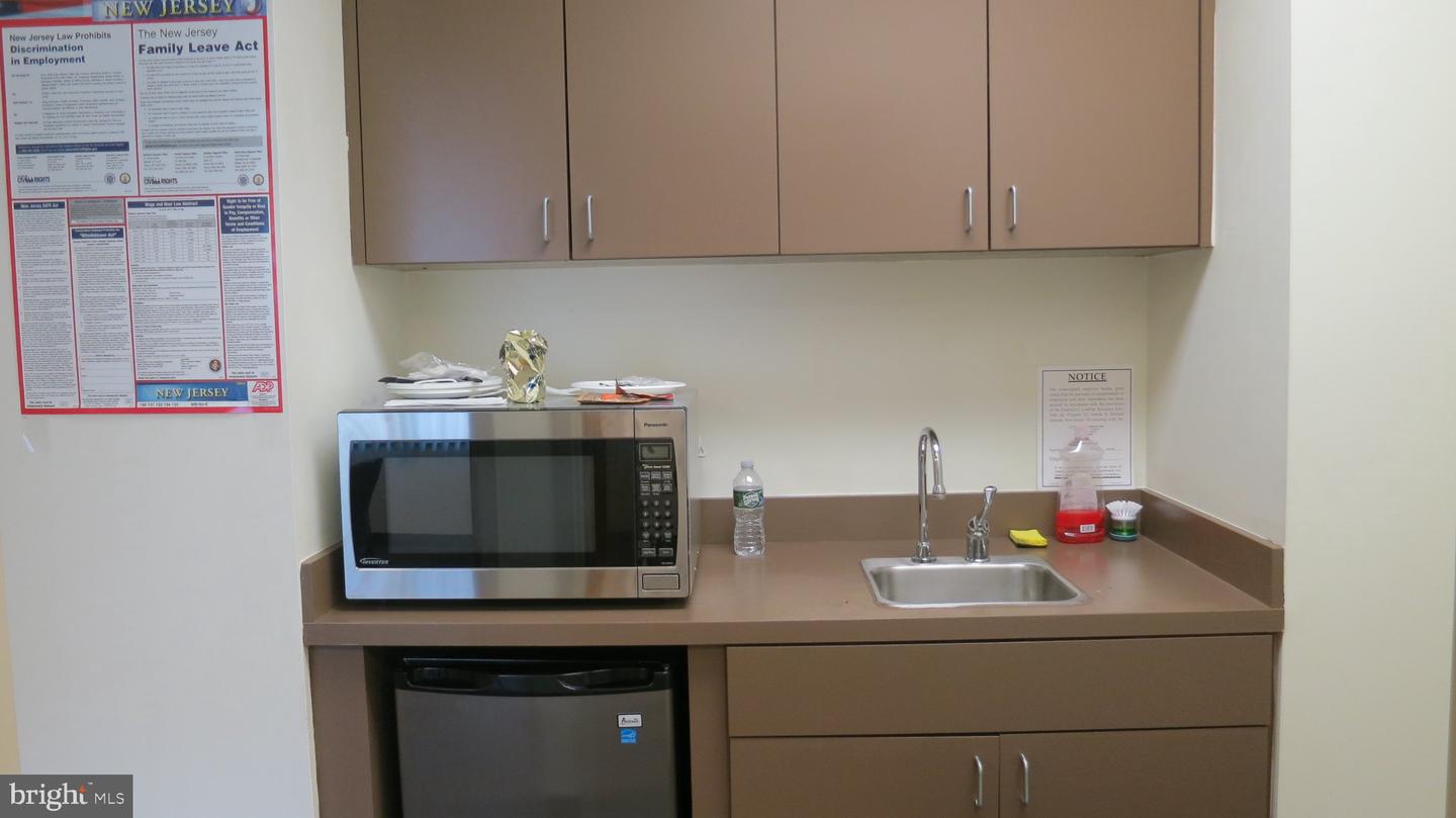 1450 Parkside Ave #11 Property Photo 8