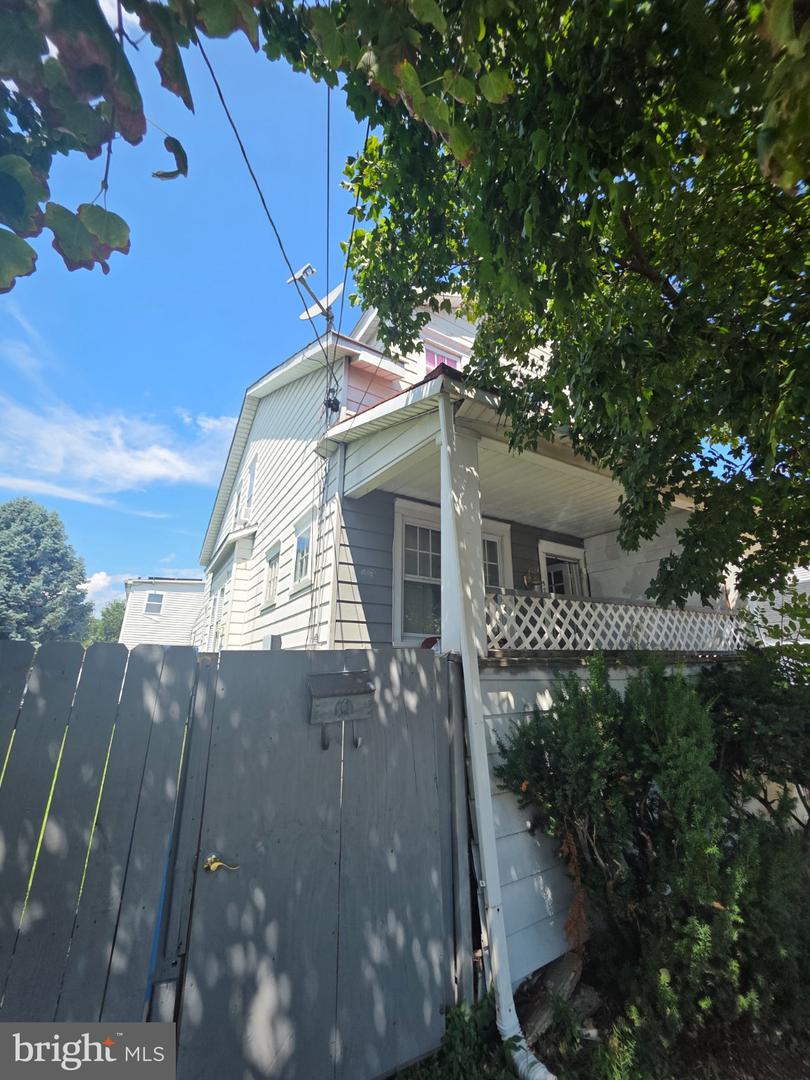 572--574 Emmett Ave Property Photo 1