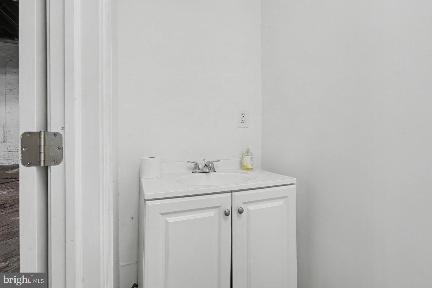 2 Pearl St #b Property Photo 8