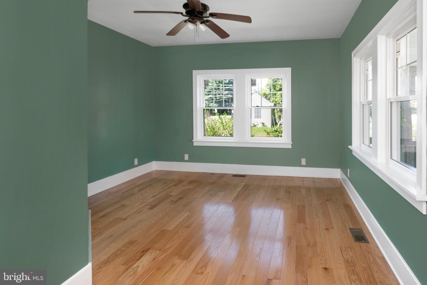 131 W Franklin Ave Property Photo 9