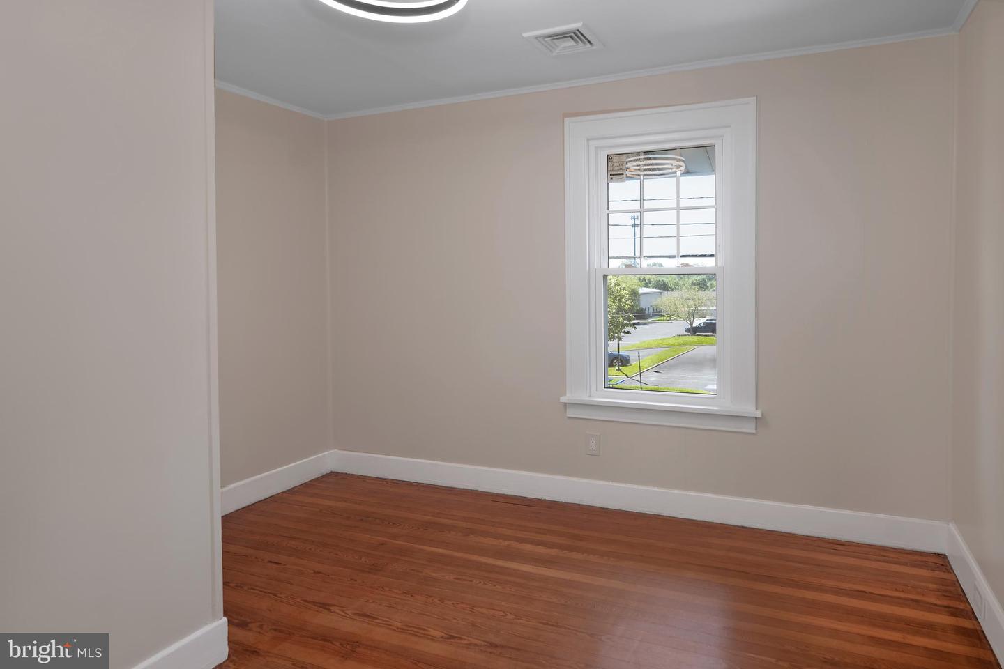 131 W Franklin Ave Property Photo 15