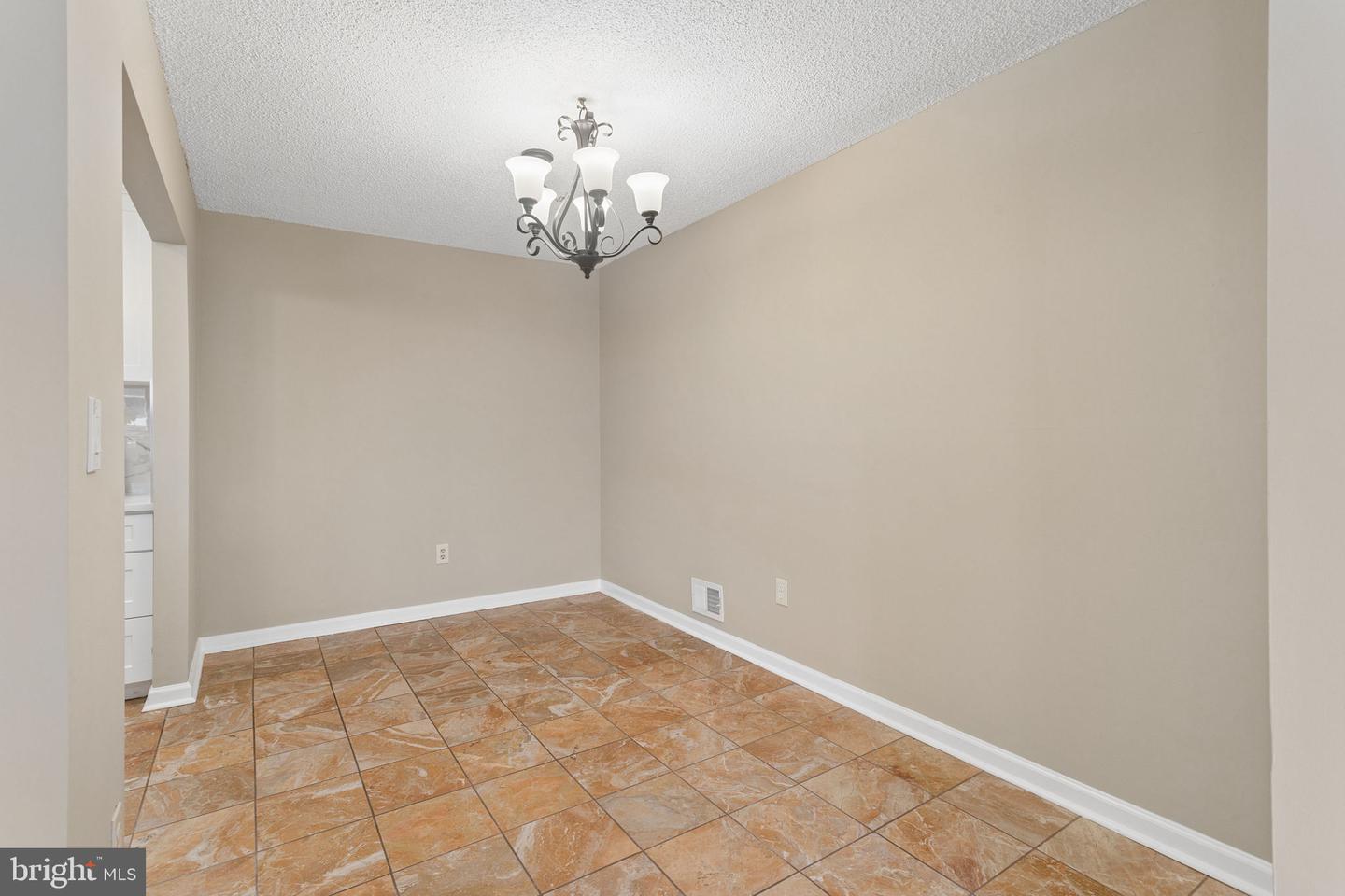 10 Voscek Ct Property Photo 6