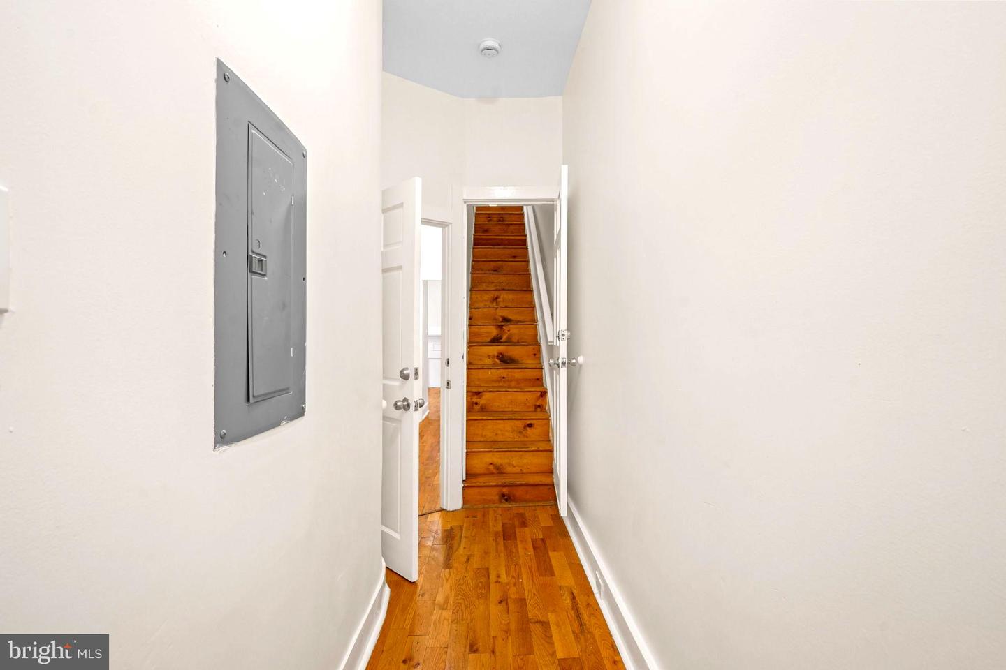 174 W Hanover St Property Photo 3