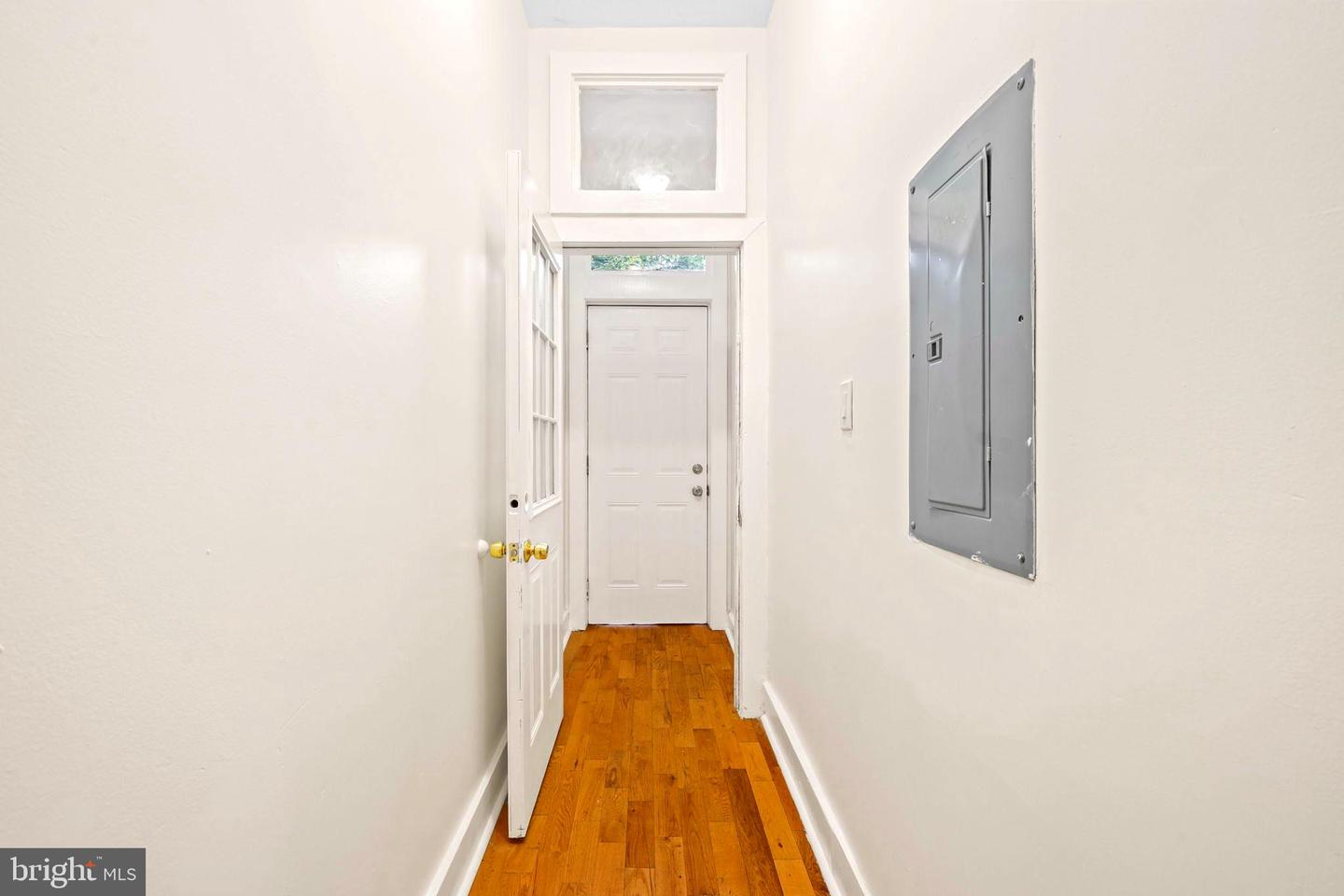 174 W Hanover St Property Photo 4